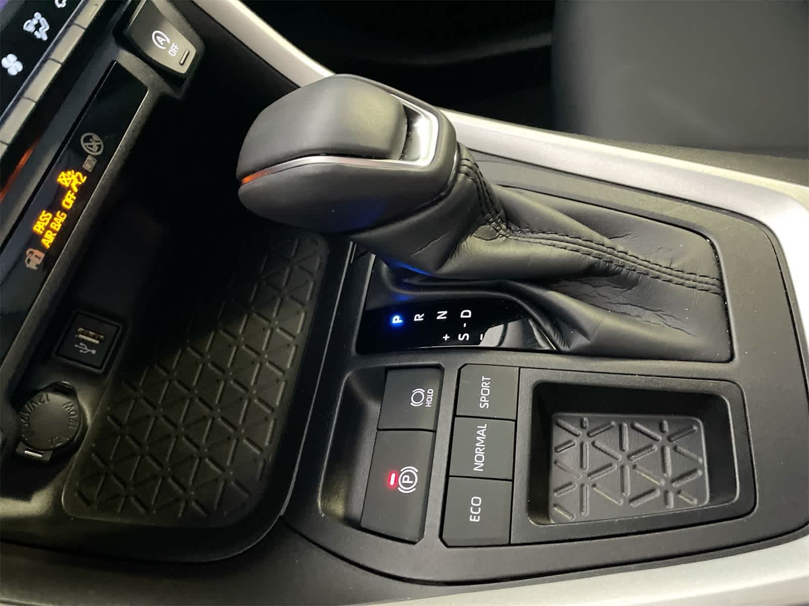 Thumbnail: 2025 Toyota RAV4 - 23