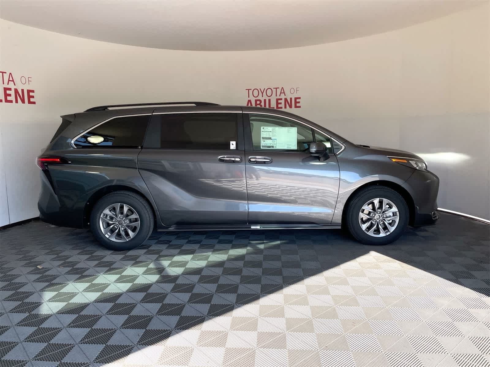 Thumbnail: 2025 Toyota Sienna - 8