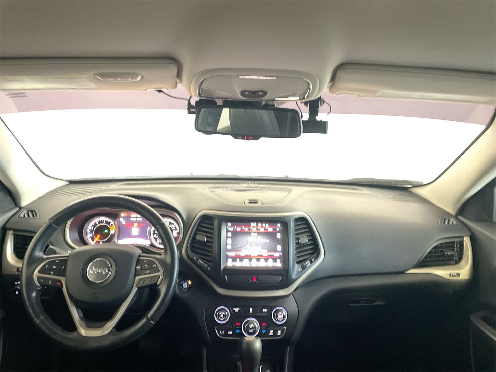 Thumbnail: 2016 Jeep Cherokee - 17