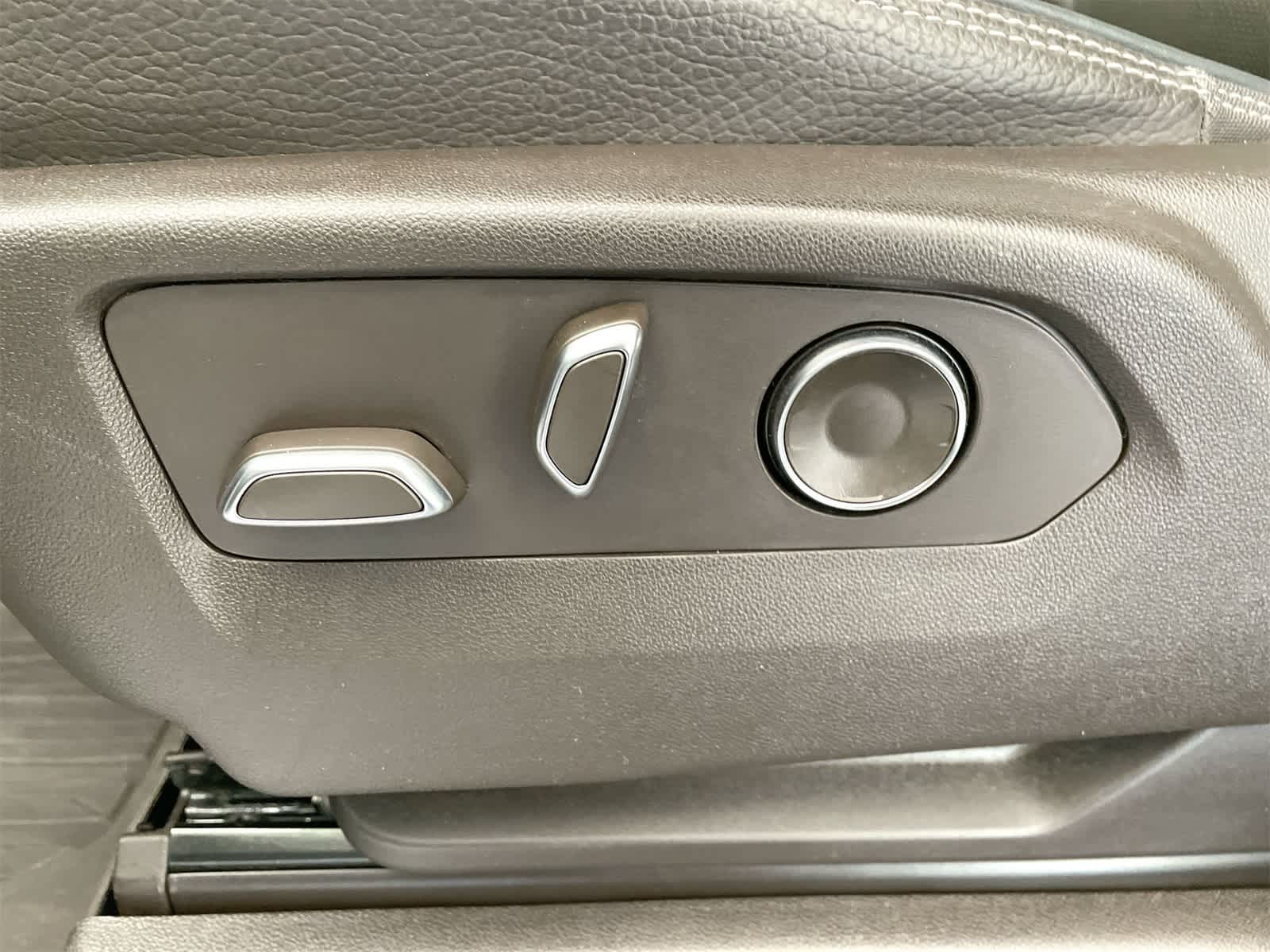 Thumbnail: 2023 GMC Yukon XL - 10