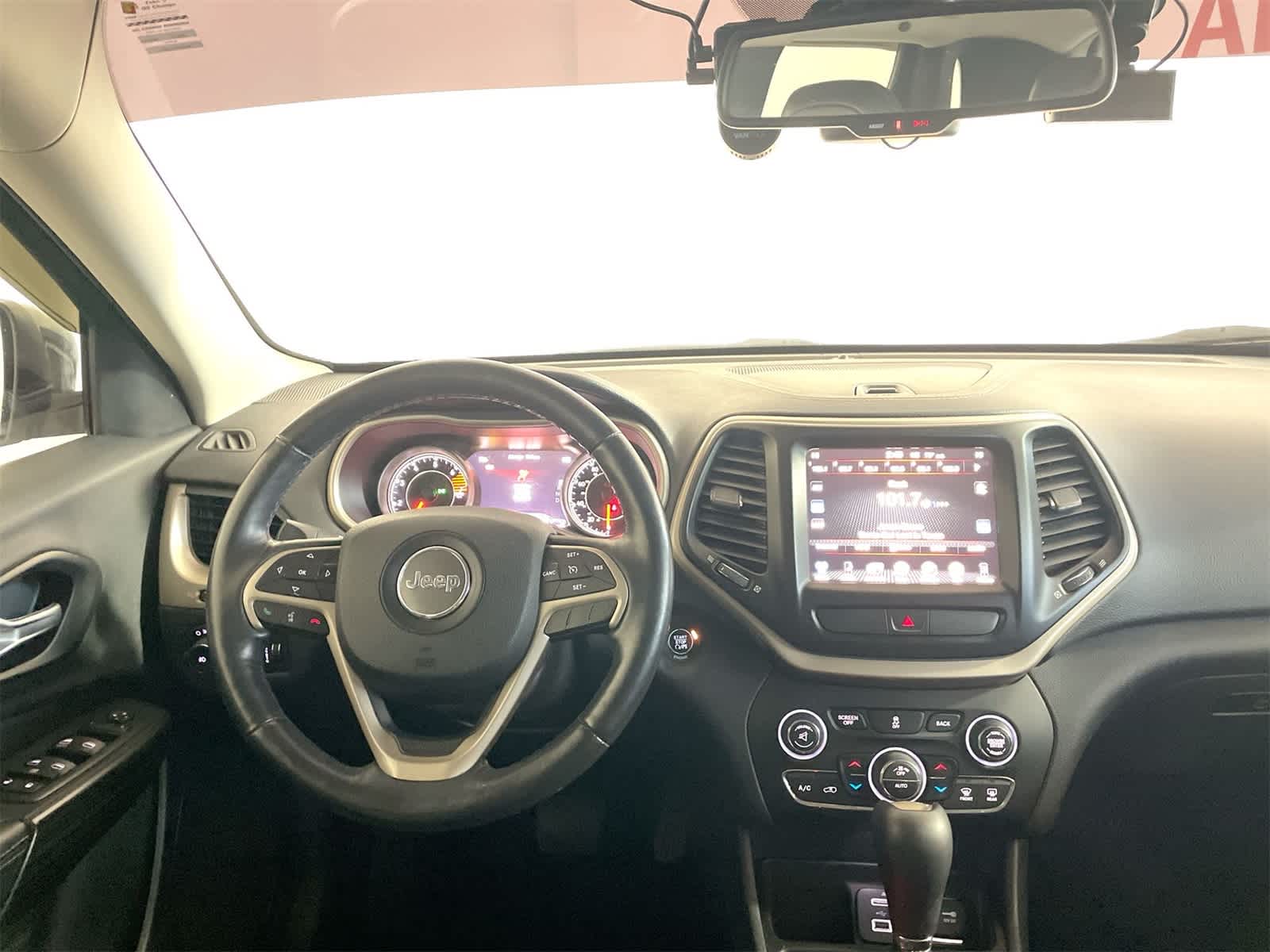 Thumbnail: 2016 Jeep Cherokee - 16