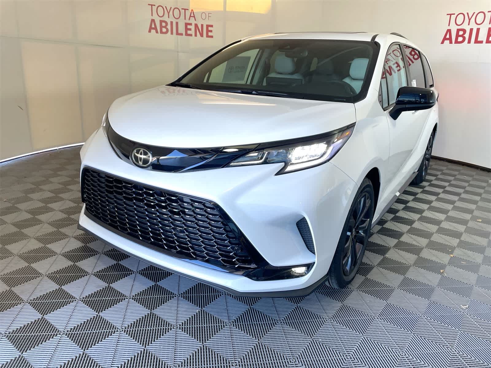 Thumbnail: 2026 Toyota Sienna - 1