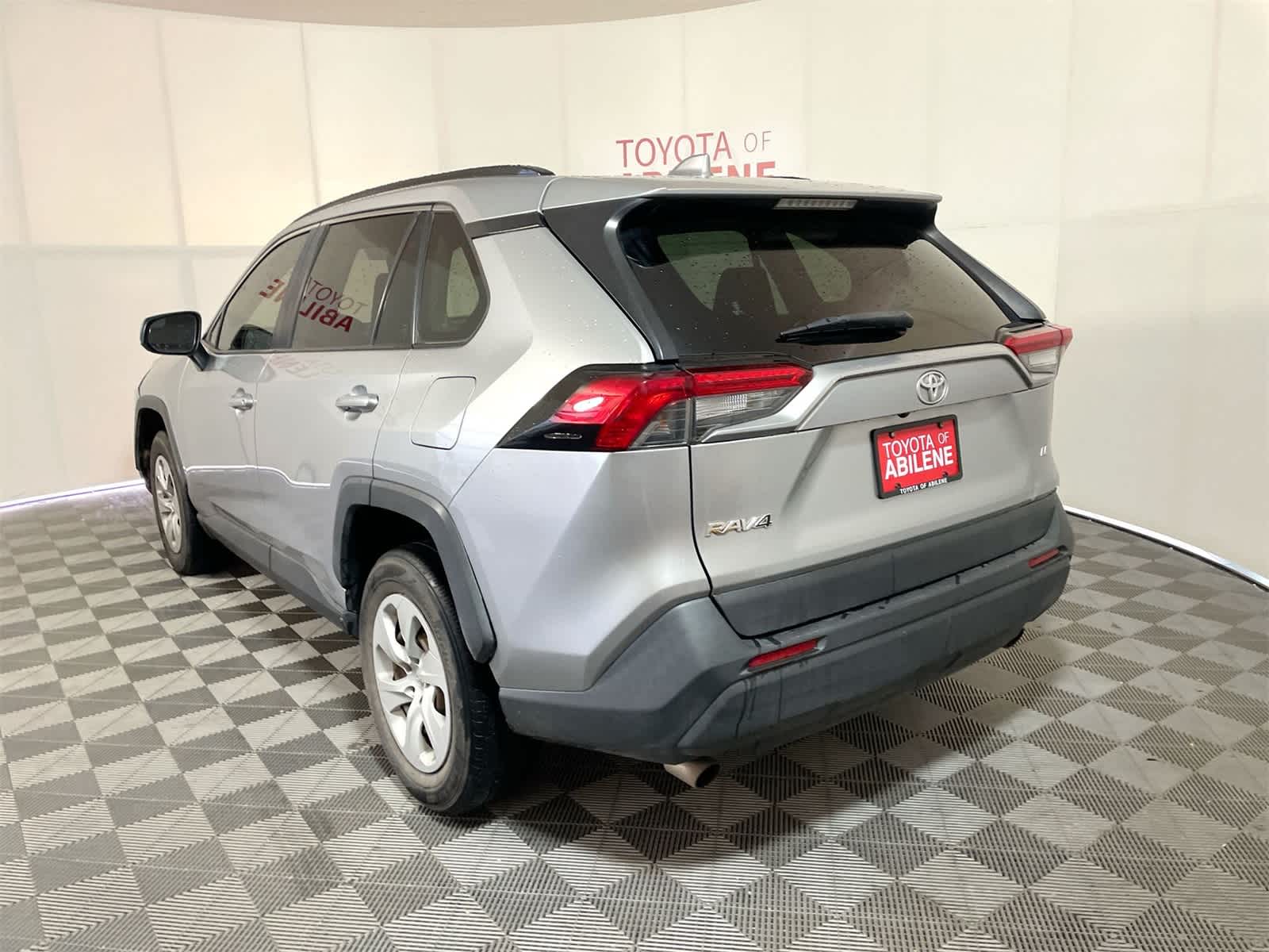 Thumbnail: 2019 Toyota RAV4 - 3