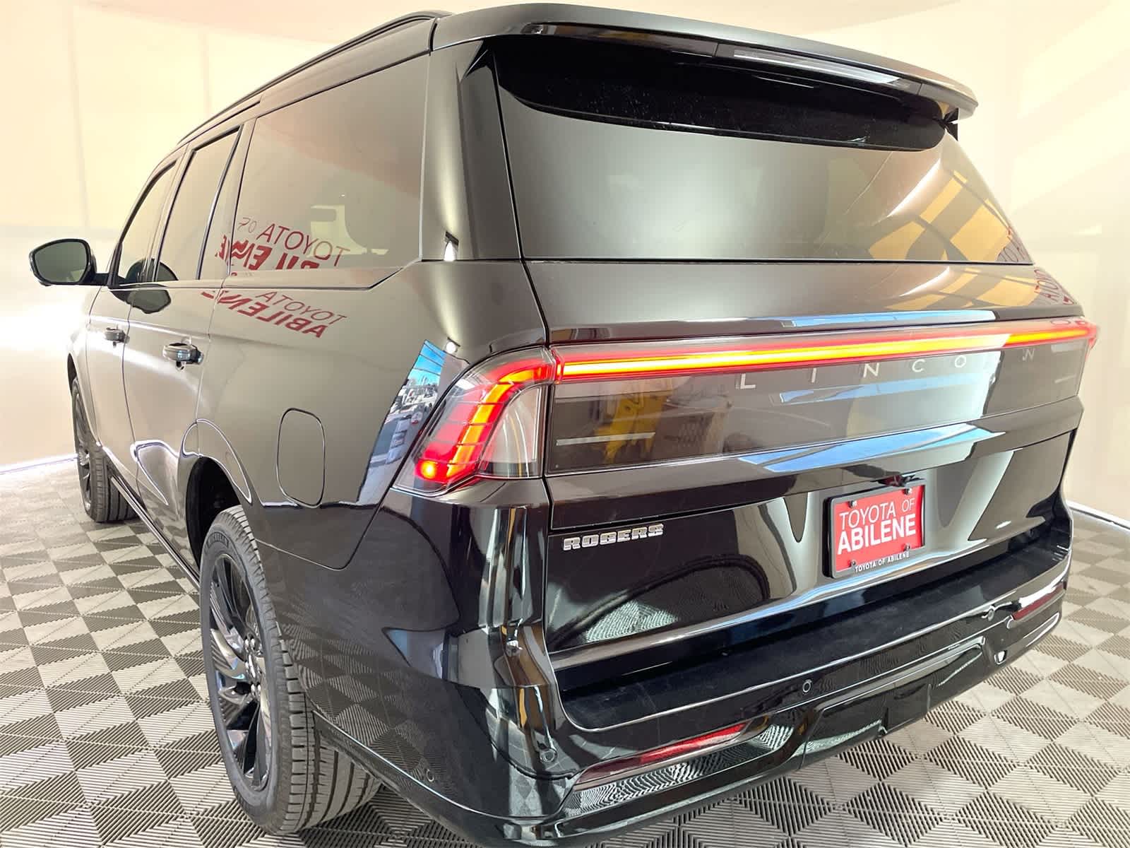 Thumbnail: 2025 Lincoln Navigator - 2