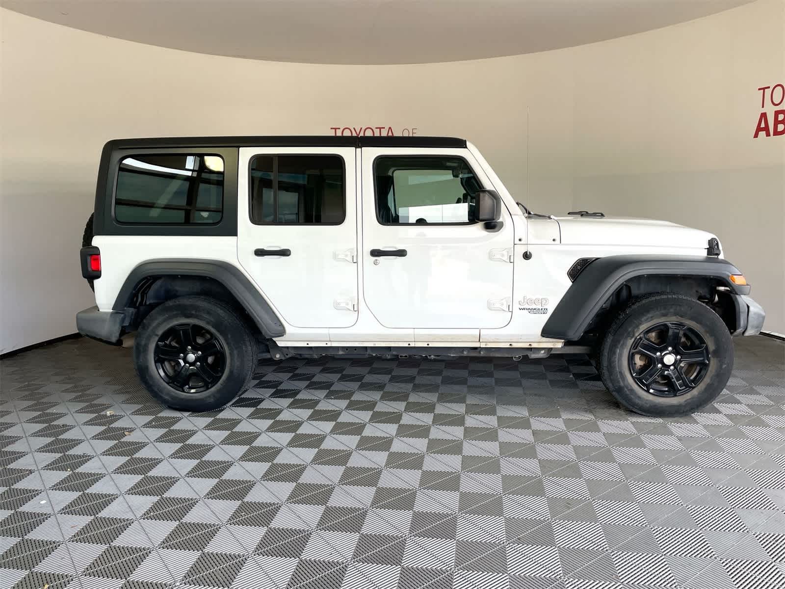 Thumbnail: 2018 Jeep Wrangler - 8