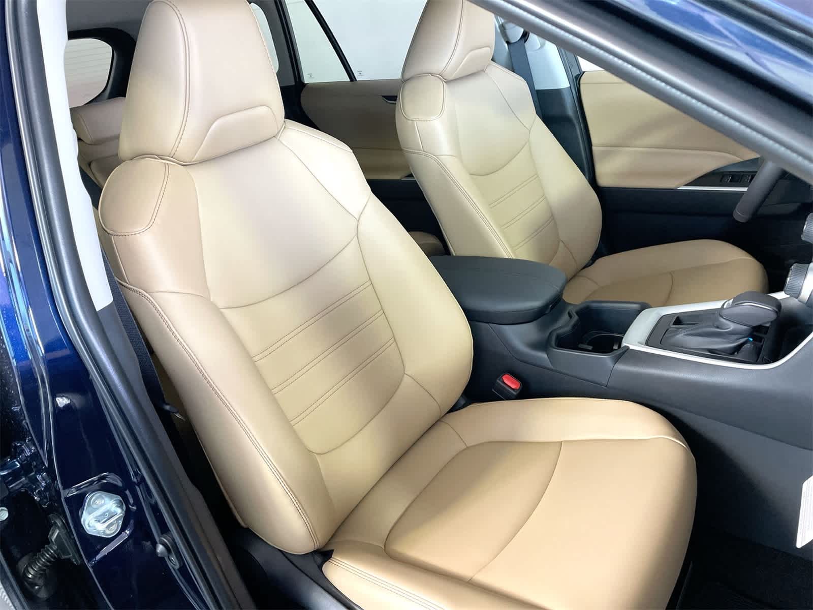 Thumbnail: 2025 Toyota RAV4 - 13