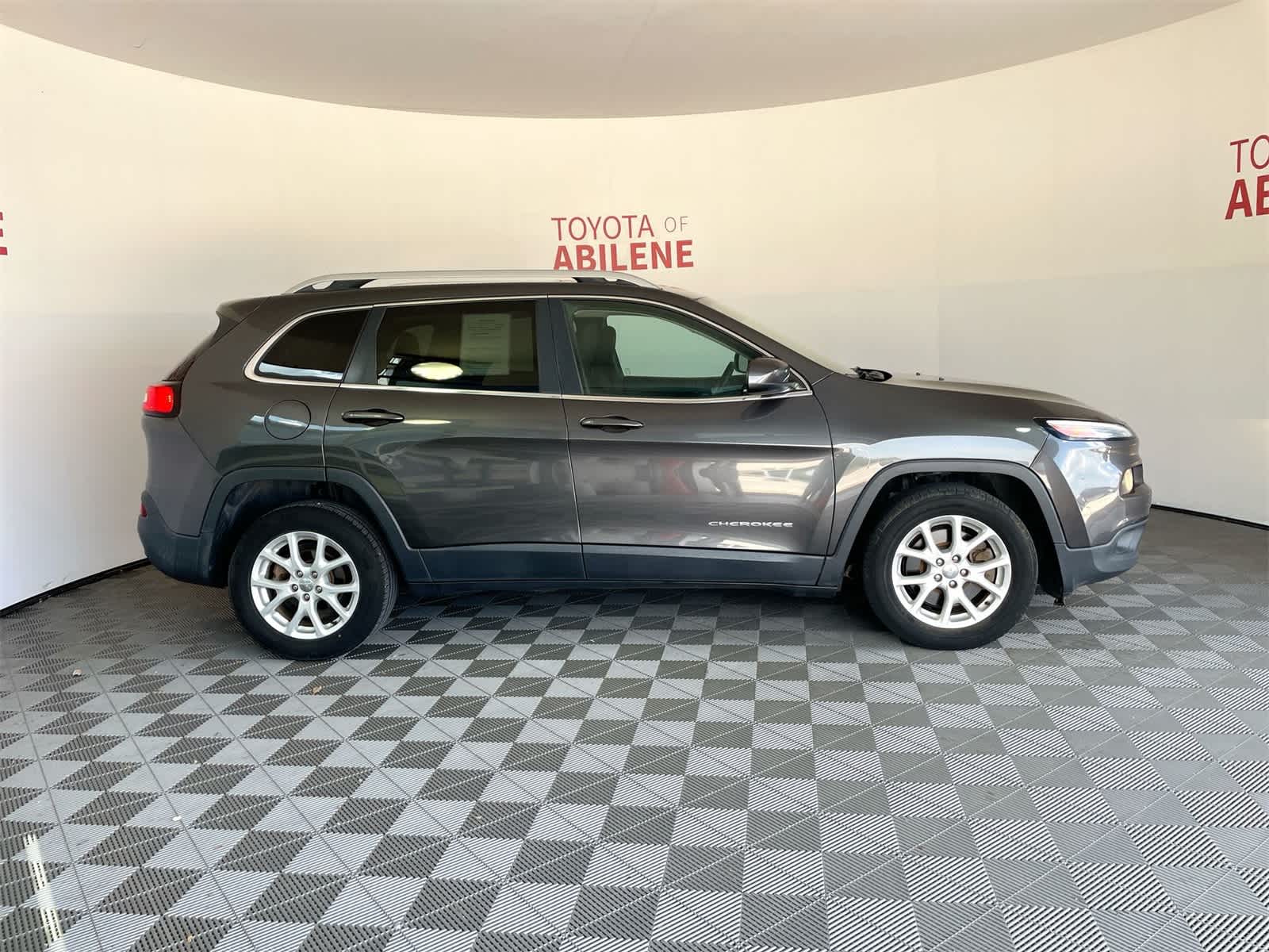 Thumbnail: 2015 Jeep Cherokee - 8