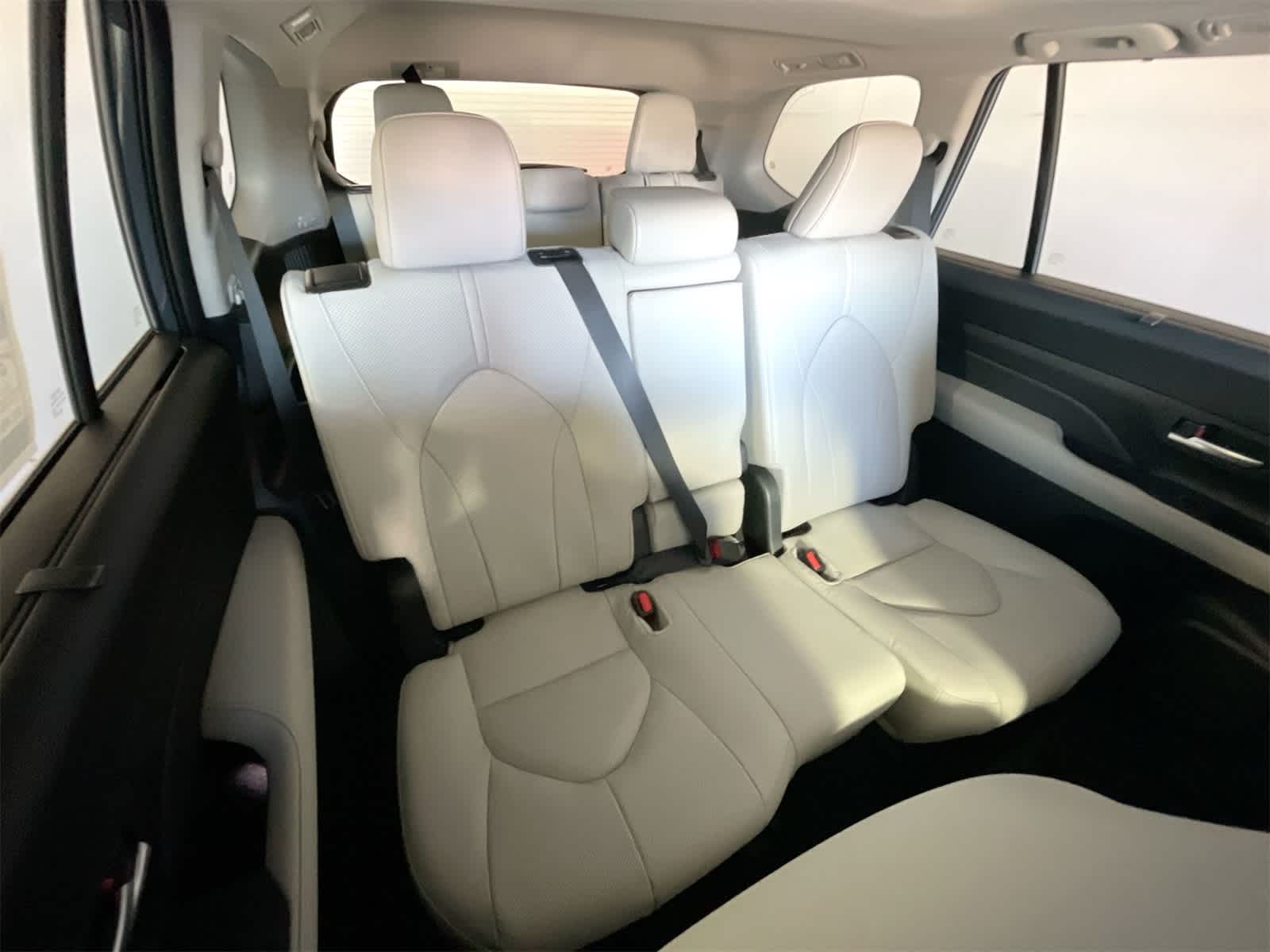 Thumbnail: 2026 Toyota Grand Highlander - 15