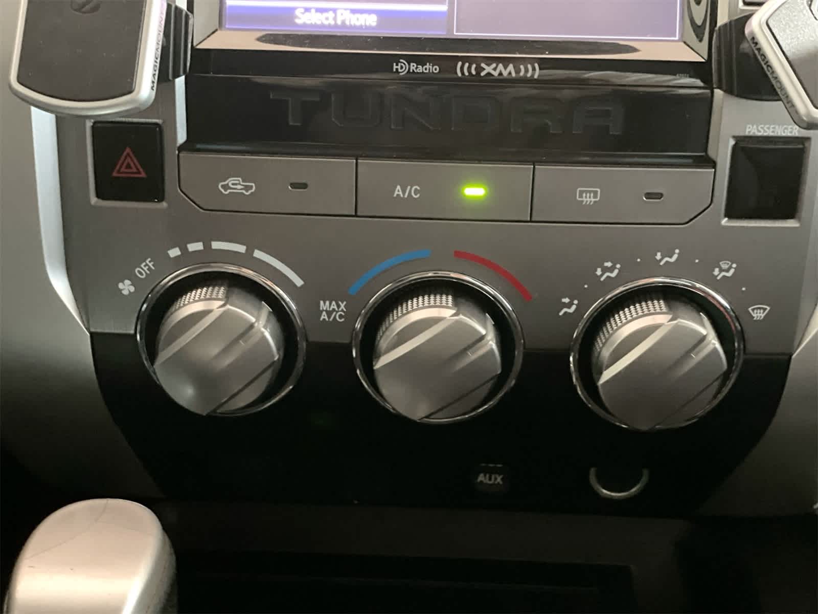 Thumbnail: 2015 Toyota Tundra - 21