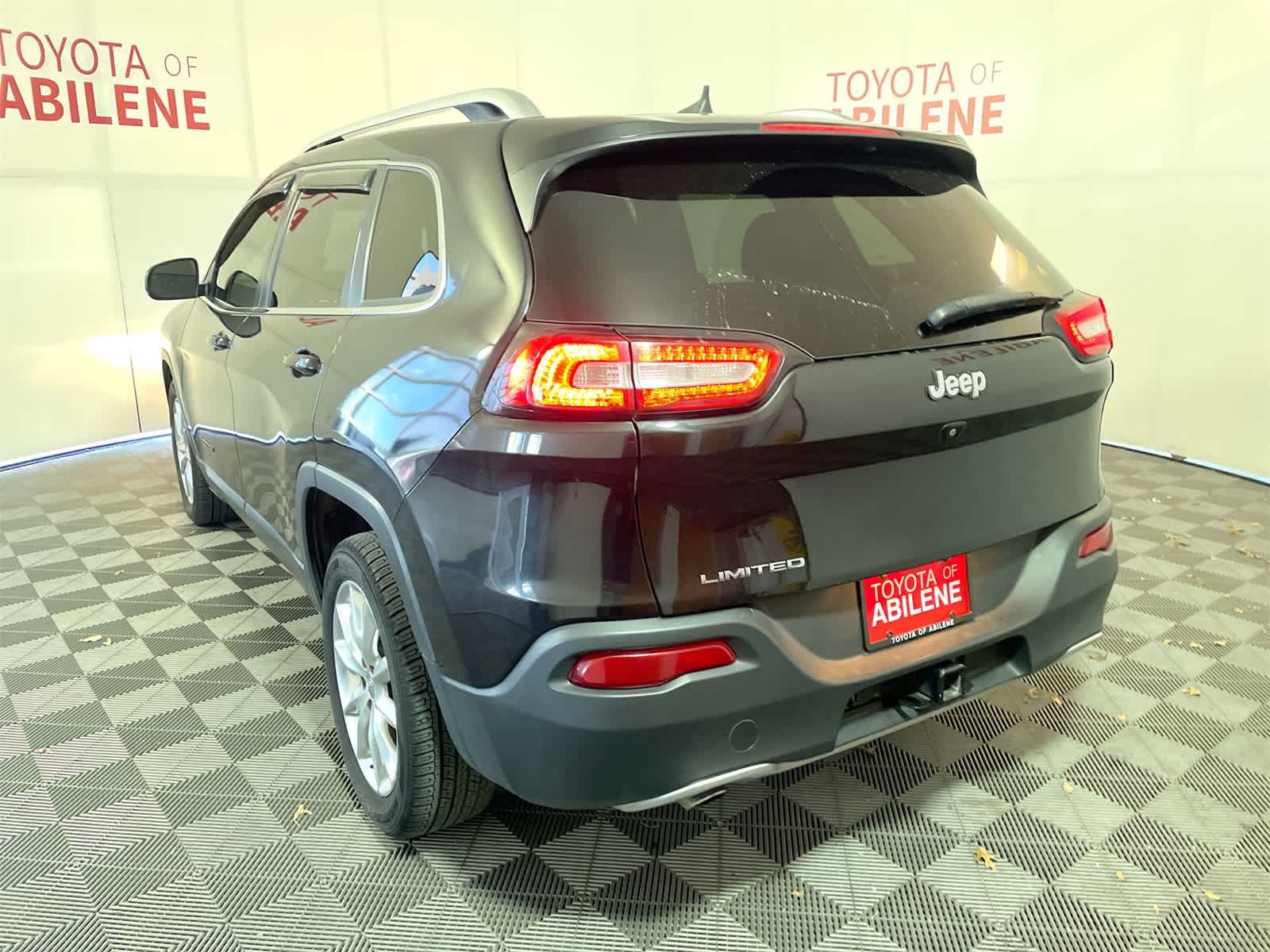 Thumbnail: 2016 Jeep Cherokee - 3