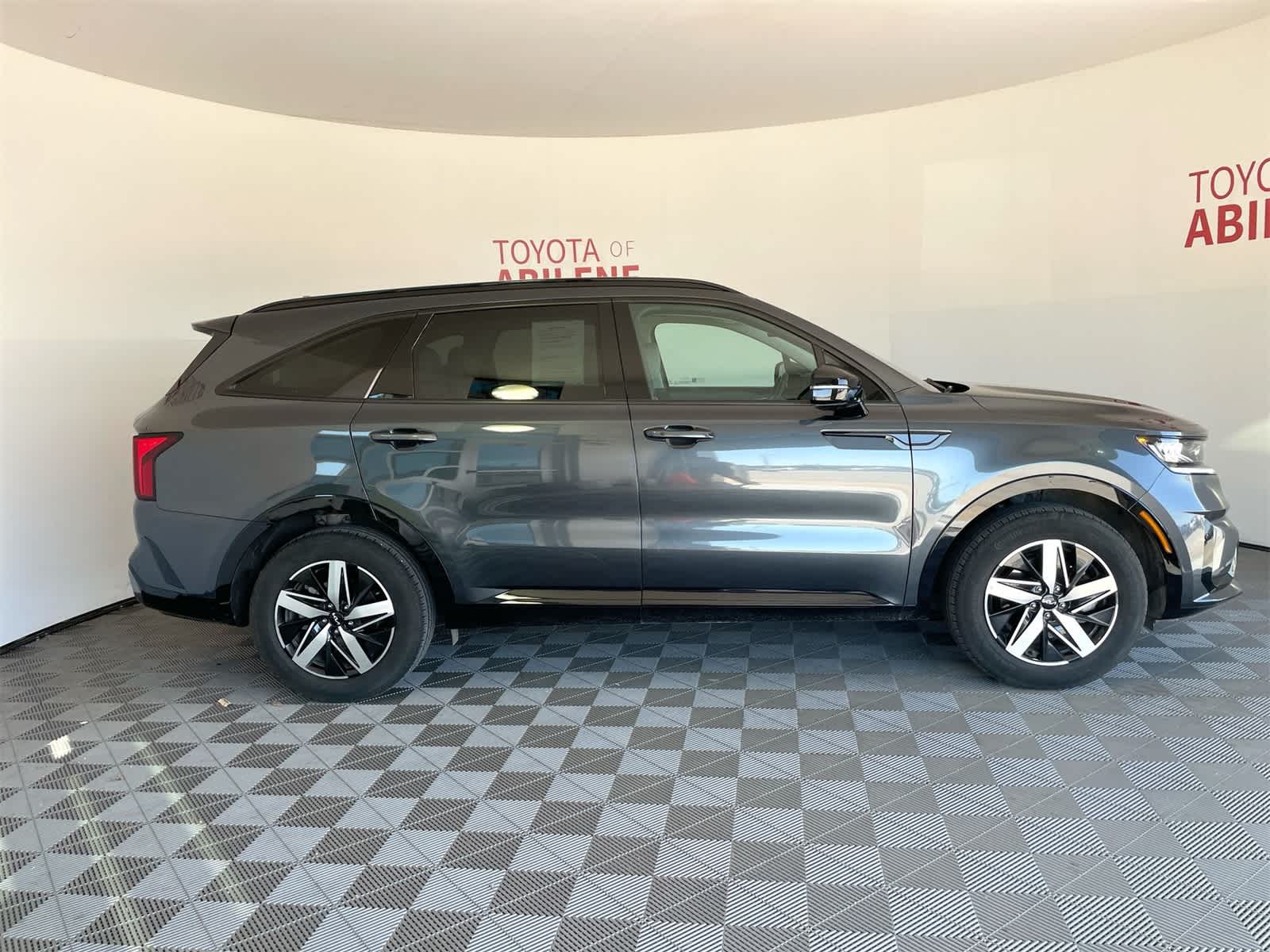 Thumbnail: 2023 Kia Sorento - 7
