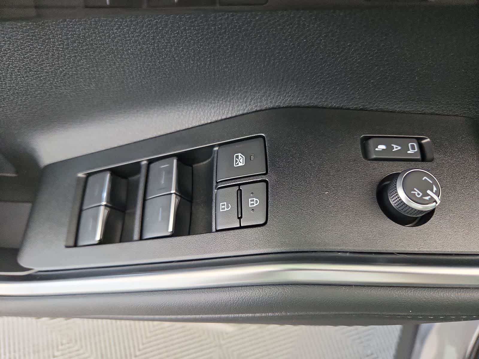 Thumbnail: 2026 Toyota Highlander - 12