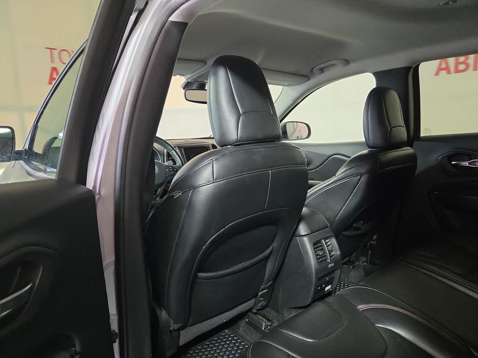 Thumbnail: 2019 Jeep Cherokee - 12