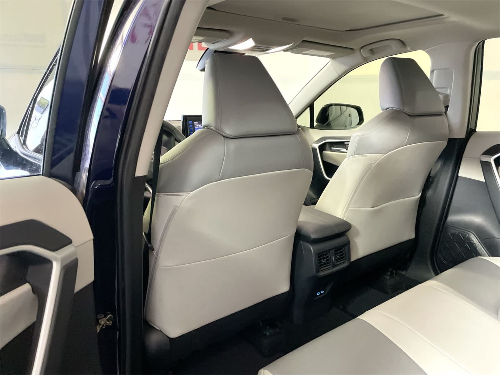 Thumbnail: 2022 Toyota RAV4 - 12