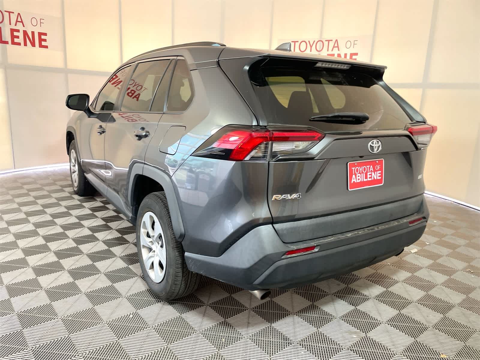 Thumbnail: 2019 Toyota RAV4 - 3