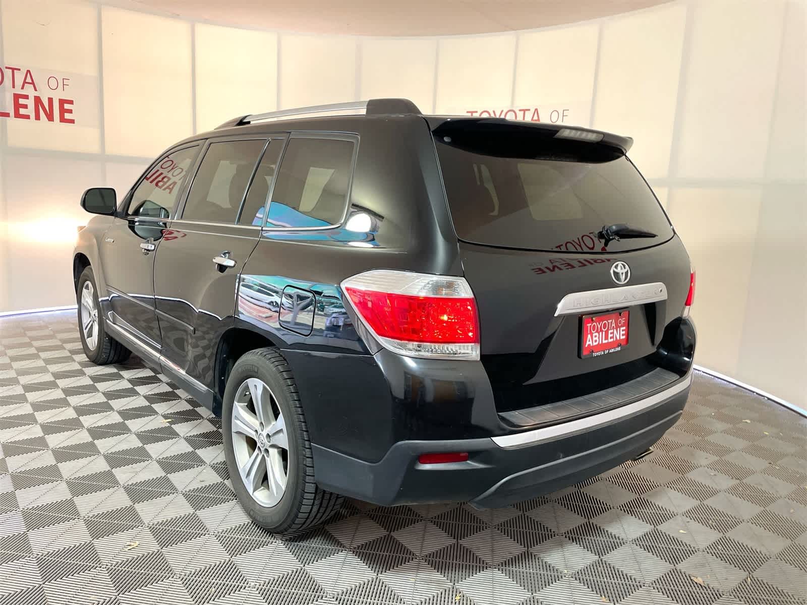 Thumbnail: 2011 Toyota Highlander - 3