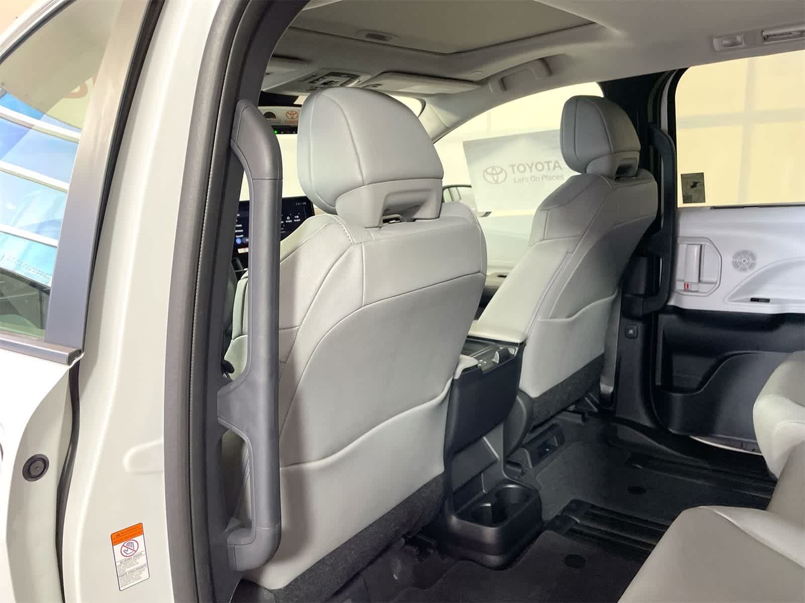 2025 Toyota Sienna XLE 13