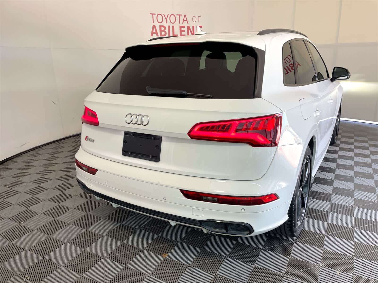 Thumbnail: 2020 Audi SQ5 - 6