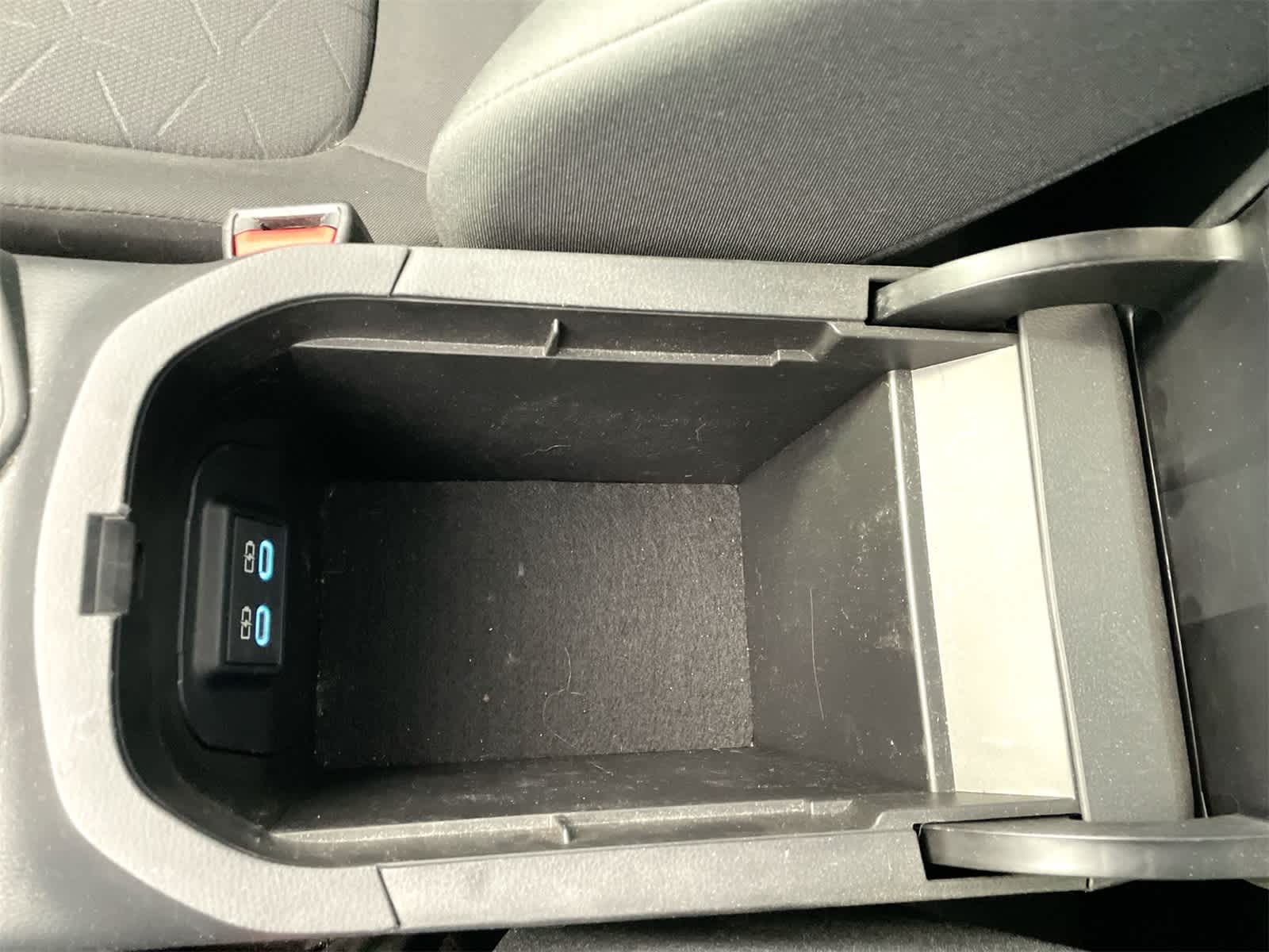 Thumbnail: 2022 Toyota RAV4 - 23