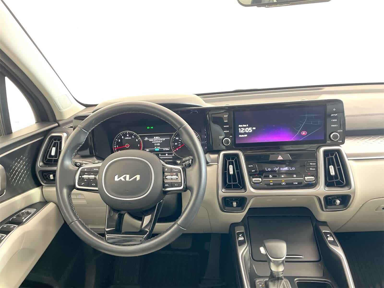 Thumbnail: 2023 Kia Sorento - 16