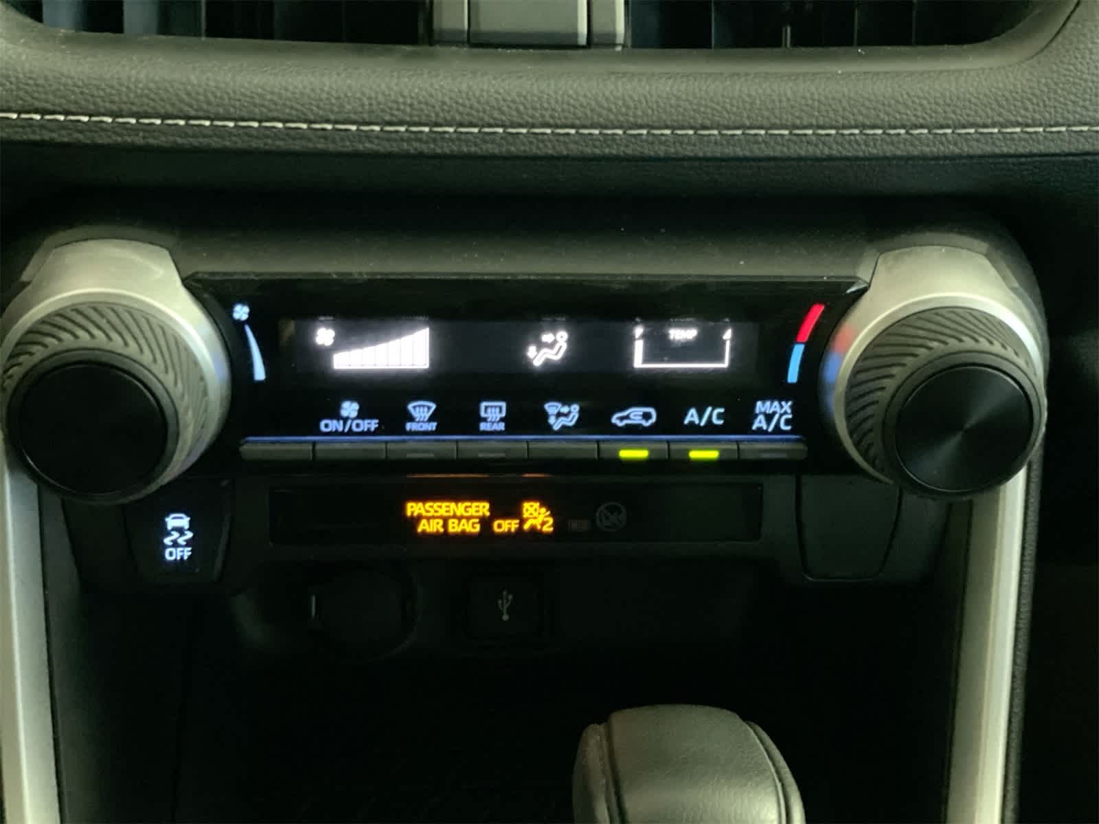 Thumbnail: 2022 Toyota RAV4 - 20