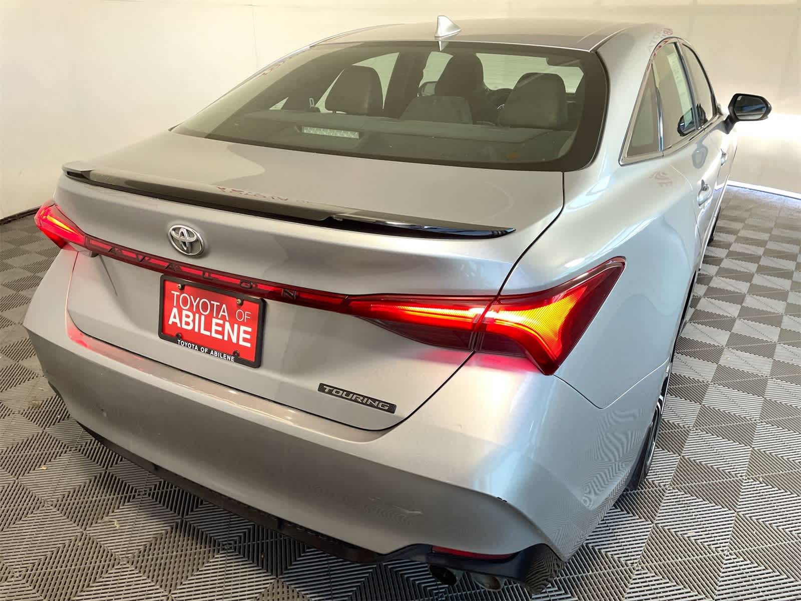 Thumbnail: 2020 Toyota Avalon - 7