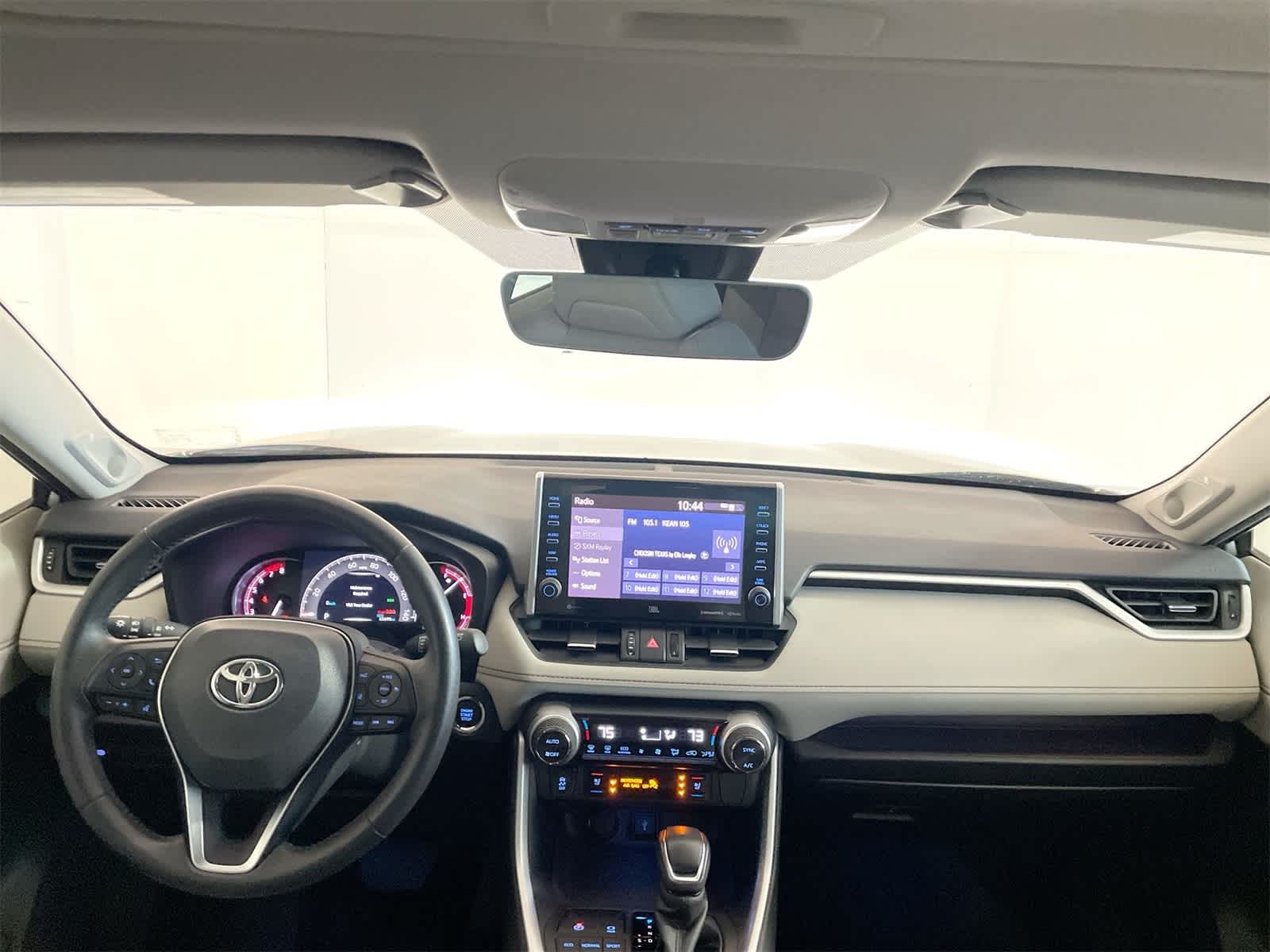 Thumbnail: 2022 Toyota RAV4 - 17