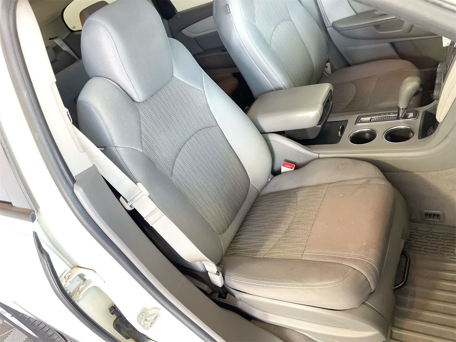Thumbnail: 2014 Chevrolet Traverse - 14