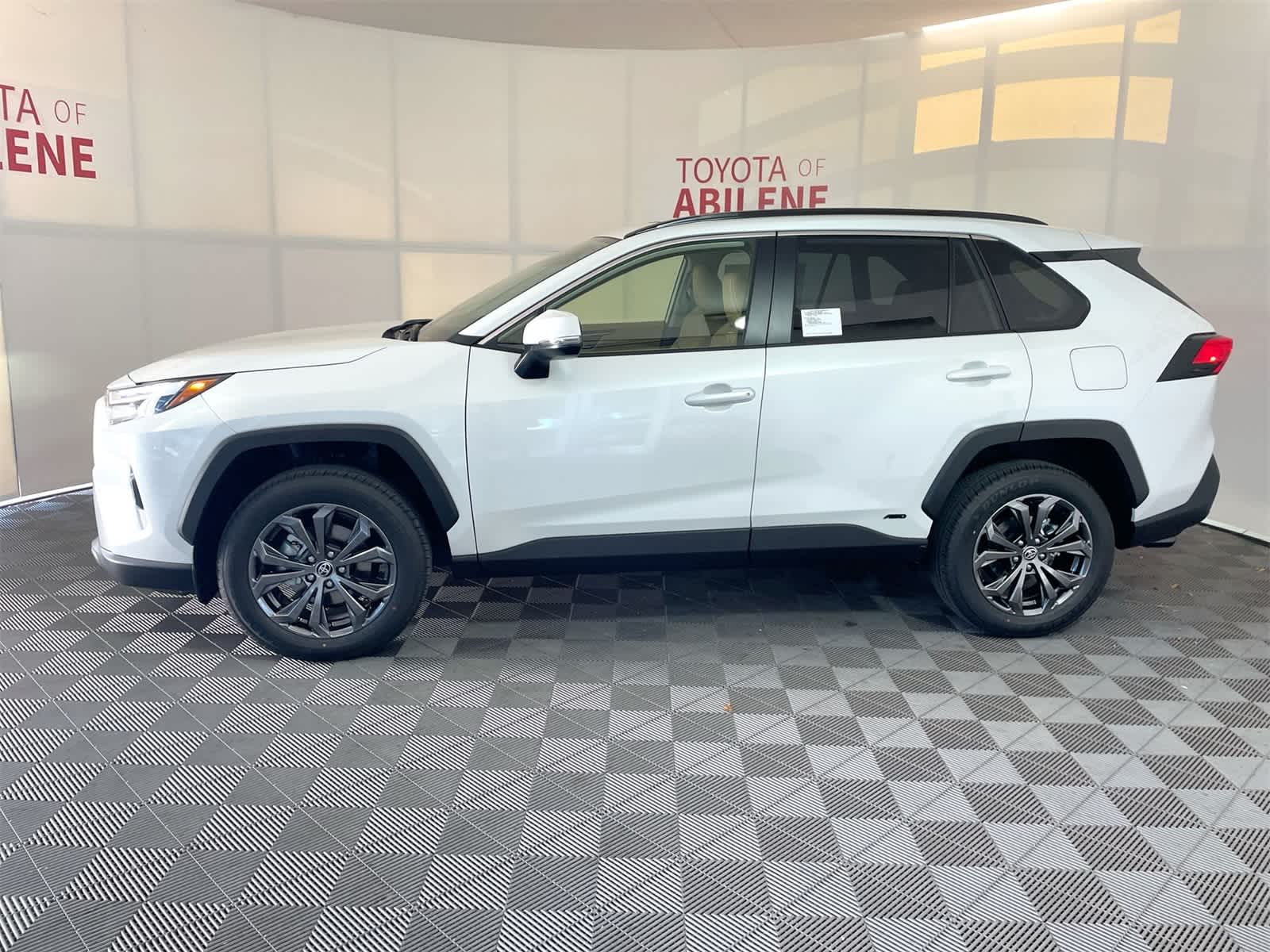 Thumbnail: 2025 Toyota RAV4 - 2