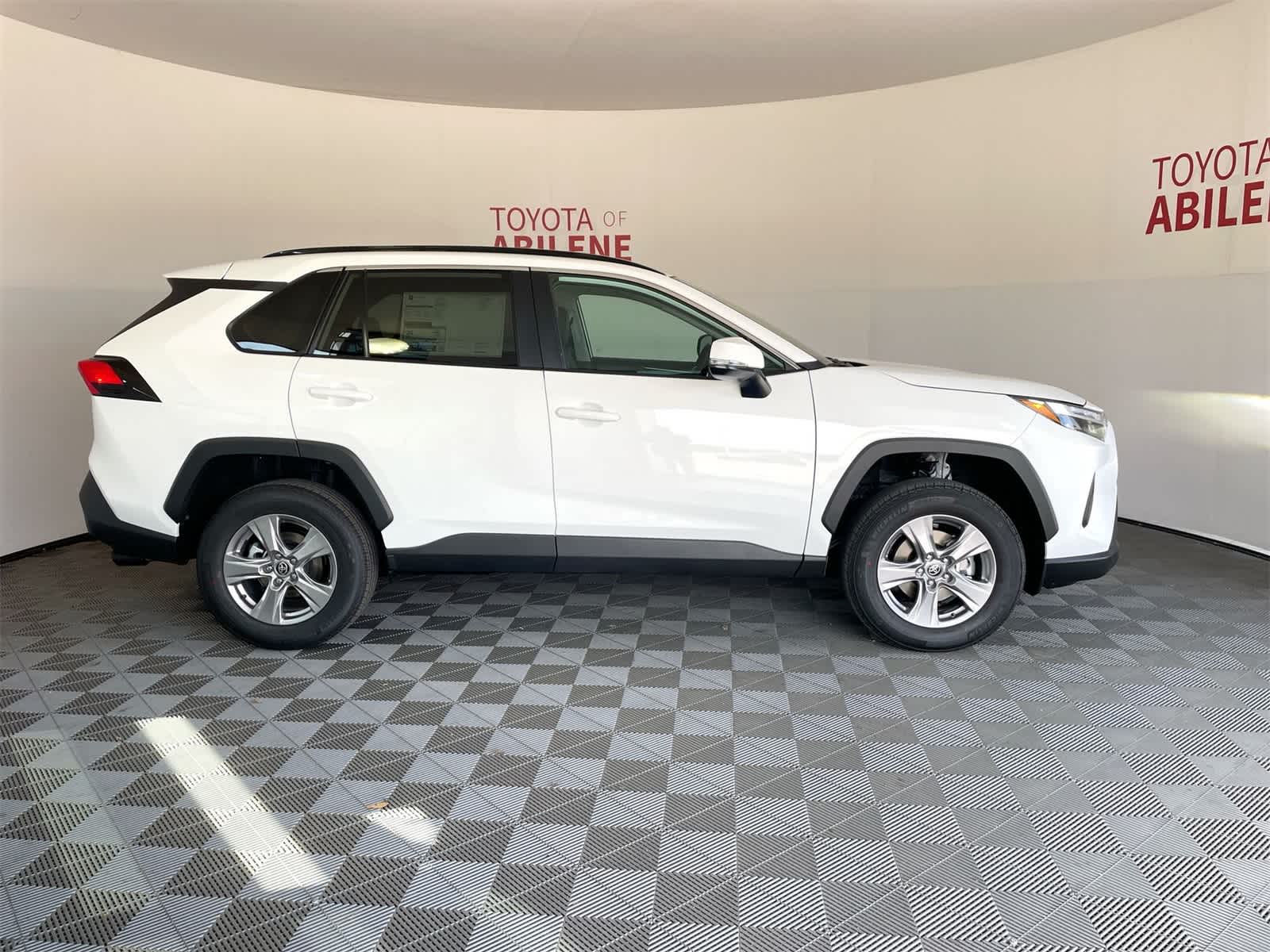 Thumbnail: 2025 Toyota RAV4 - 8