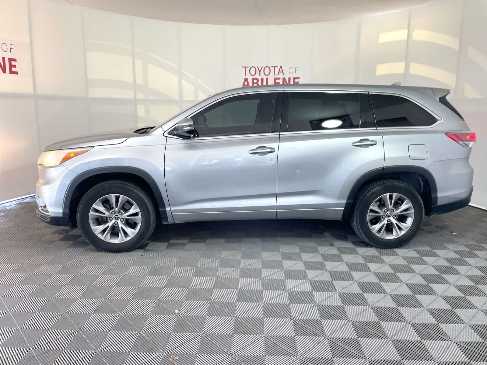 Thumbnail: 2016 Toyota Highlander - 2