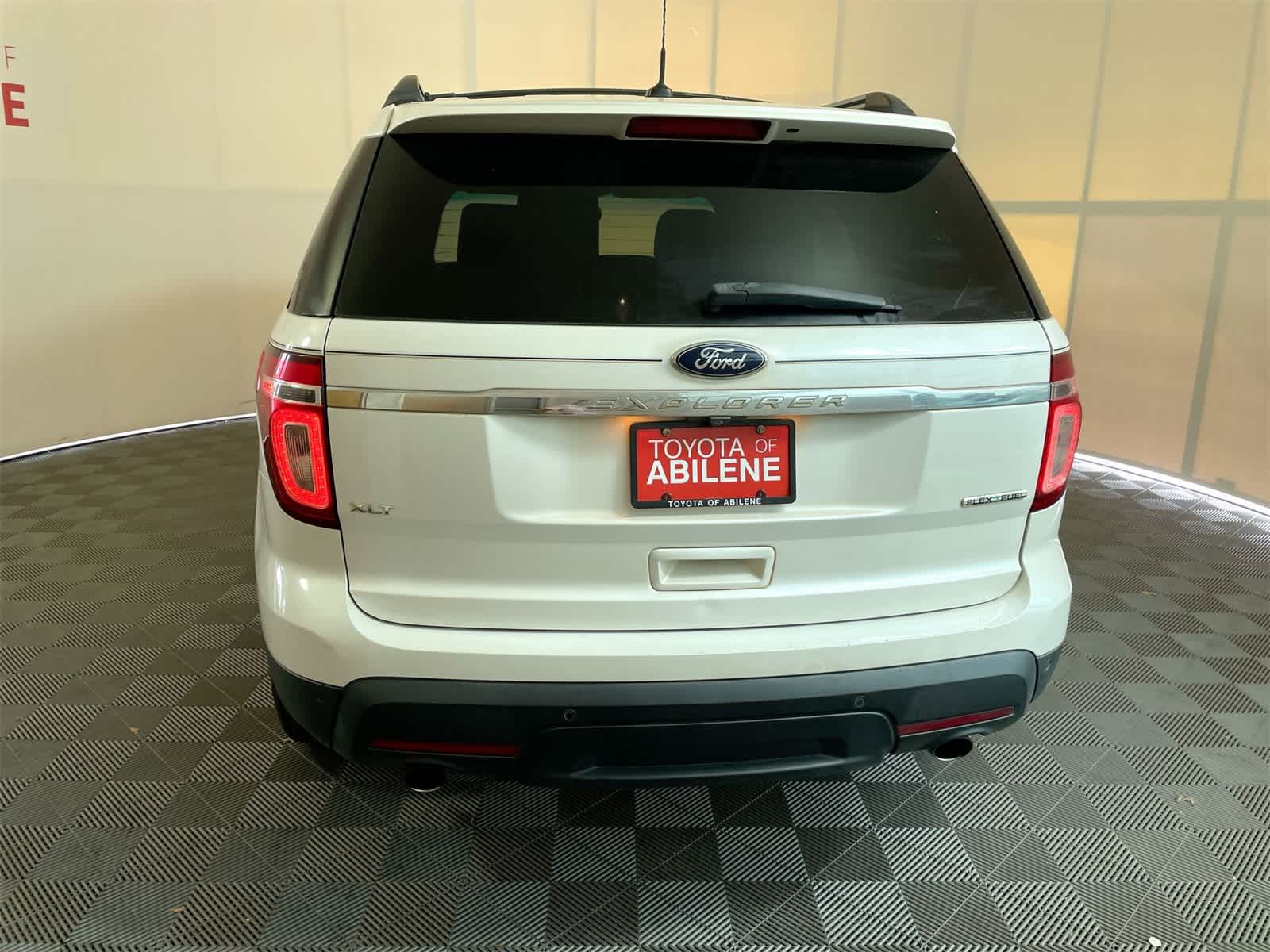 Thumbnail: 2015 Ford Explorer - 4