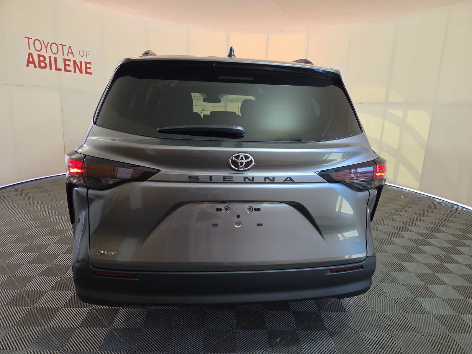Thumbnail: 2026 Toyota Sienna - 4