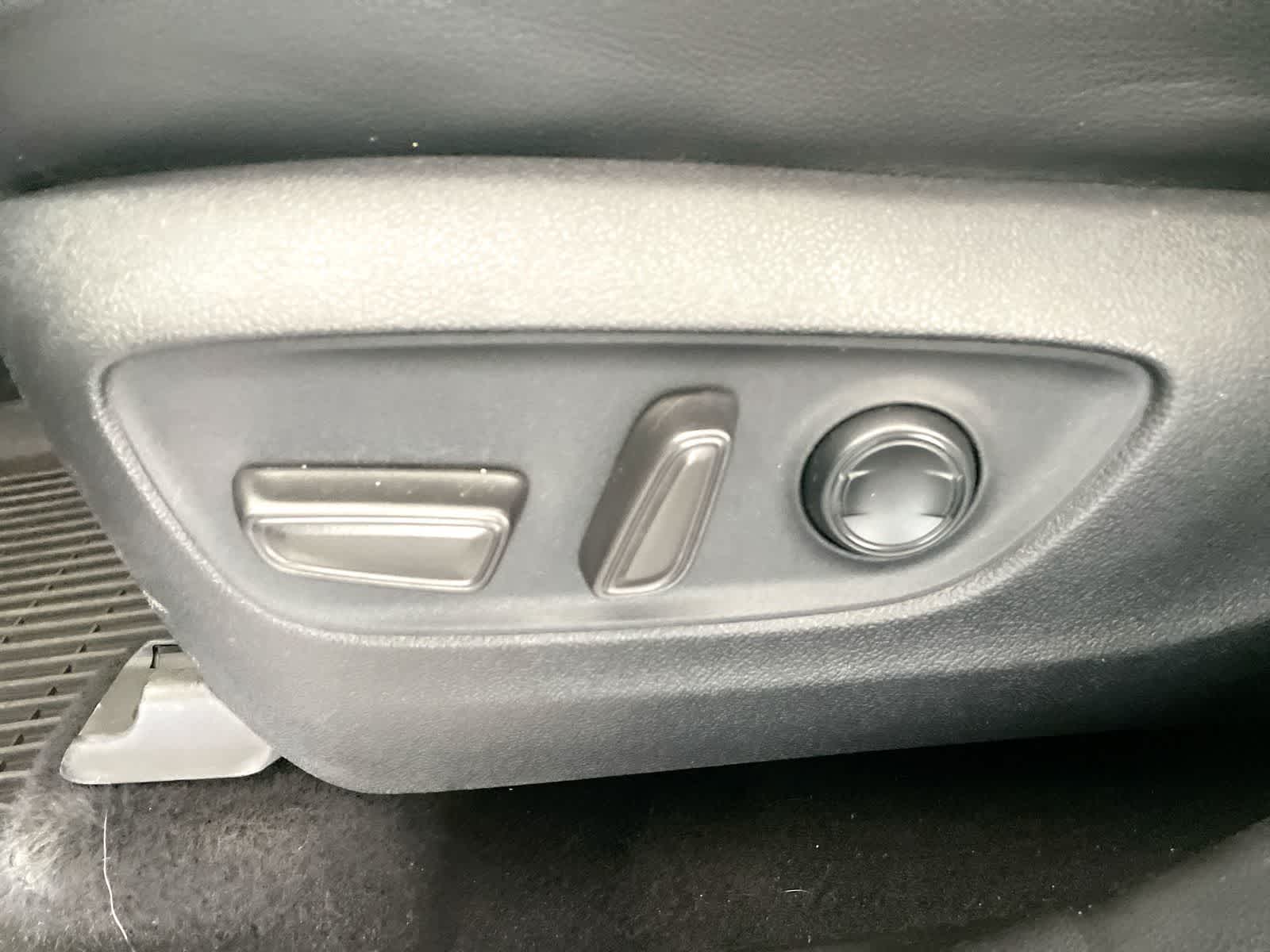 Thumbnail: 2022 Toyota Highlander - 11