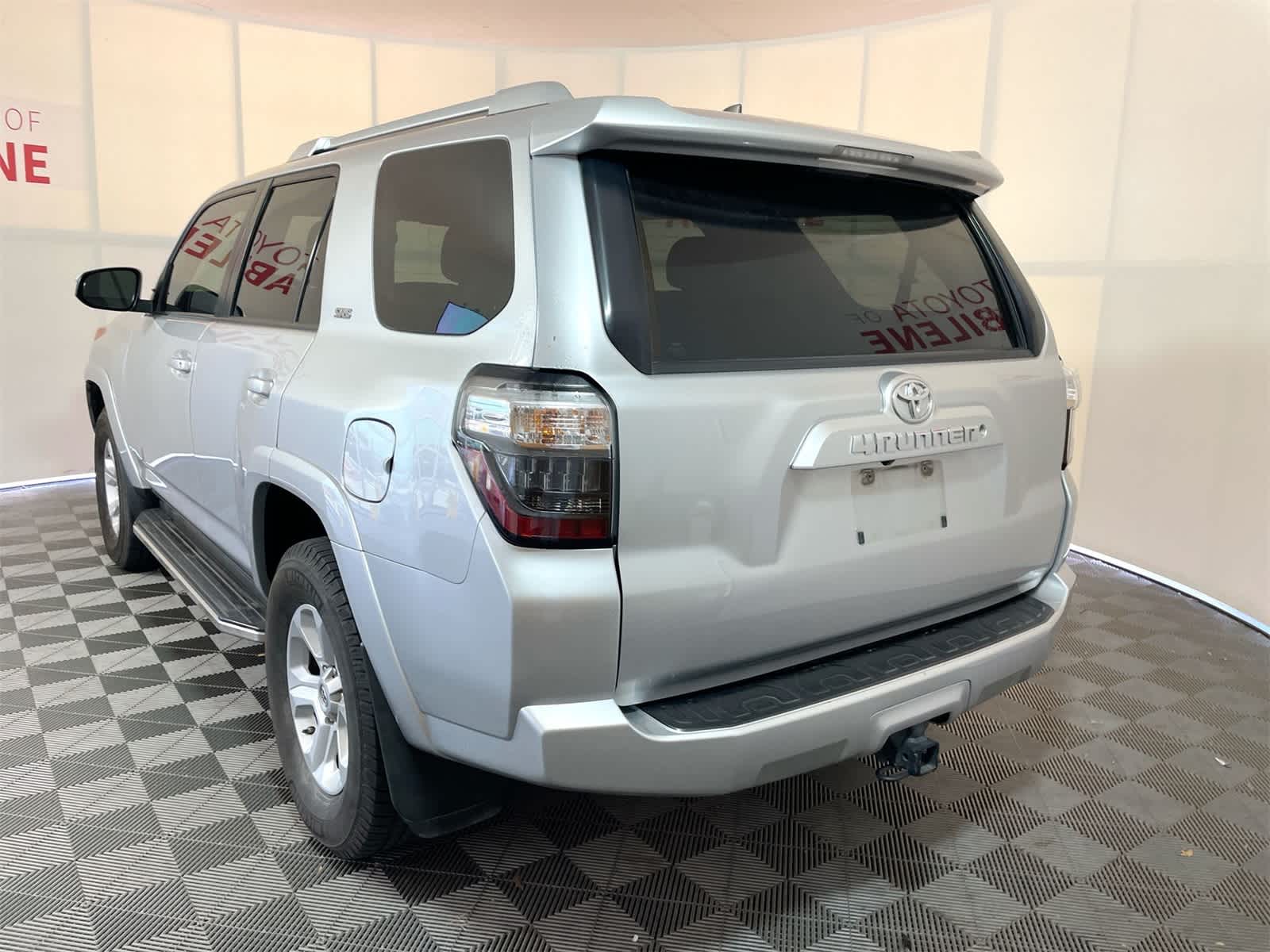 Thumbnail: 2016 Toyota 4Runner - 3