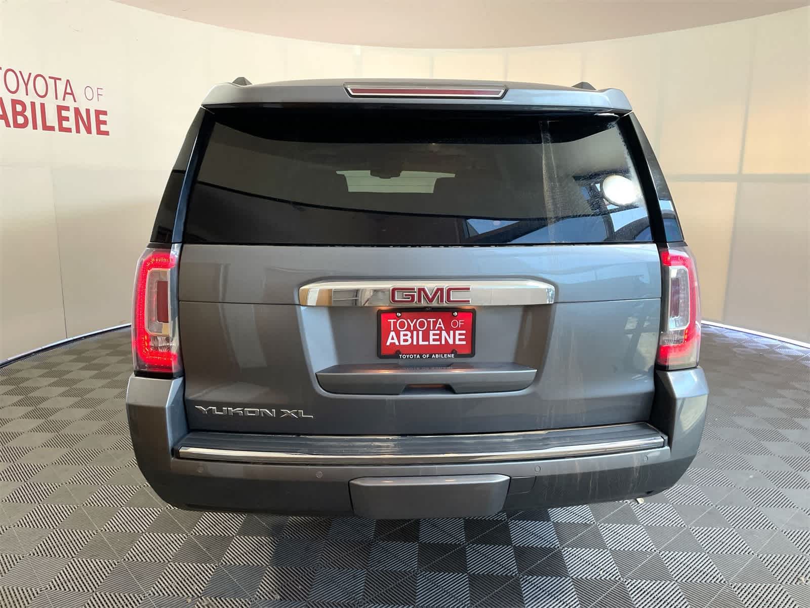 Thumbnail: 2019 GMC Yukon XL - 4