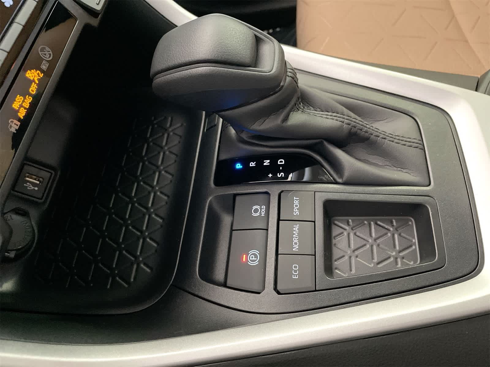 Thumbnail: 2025 Toyota RAV4 - 22