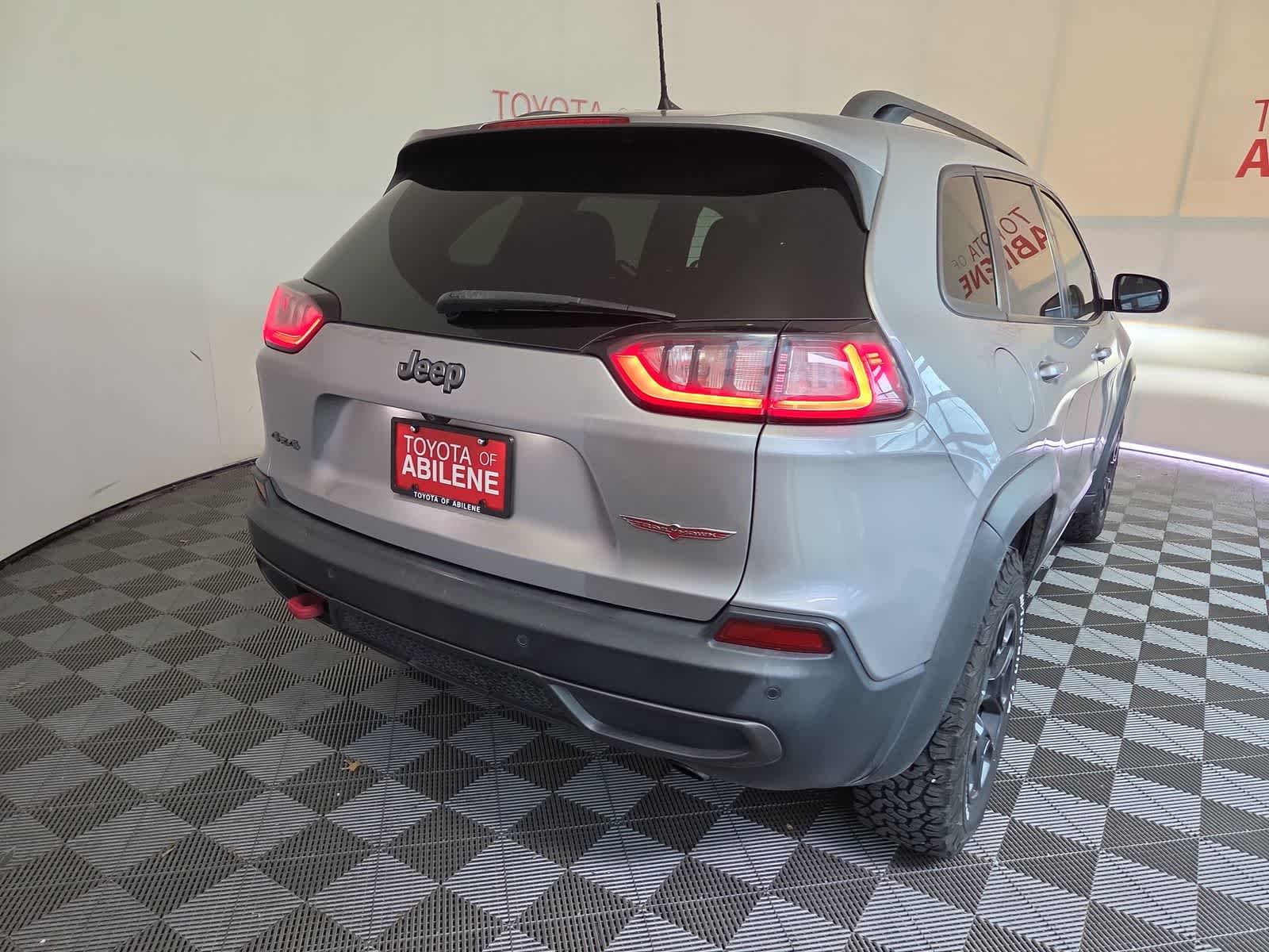 Thumbnail: 2019 Jeep Cherokee - 6