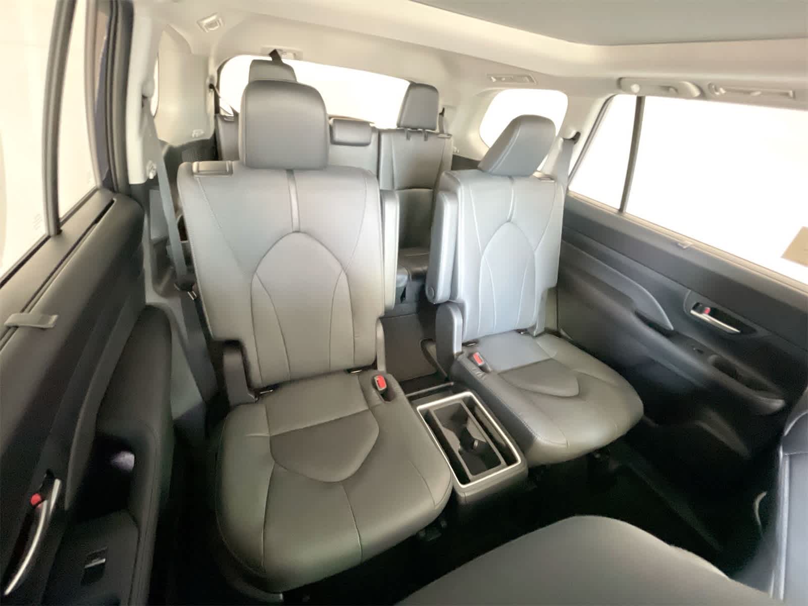 Thumbnail: 2026 Toyota Grand Highlander - 15