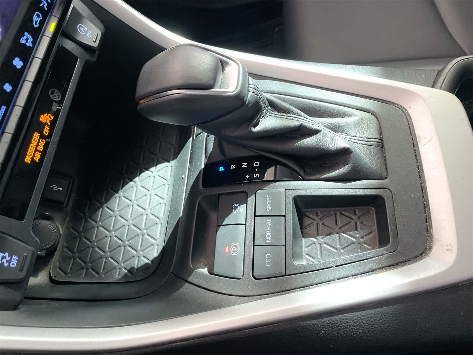 Thumbnail: 2020 Toyota RAV4 - 22