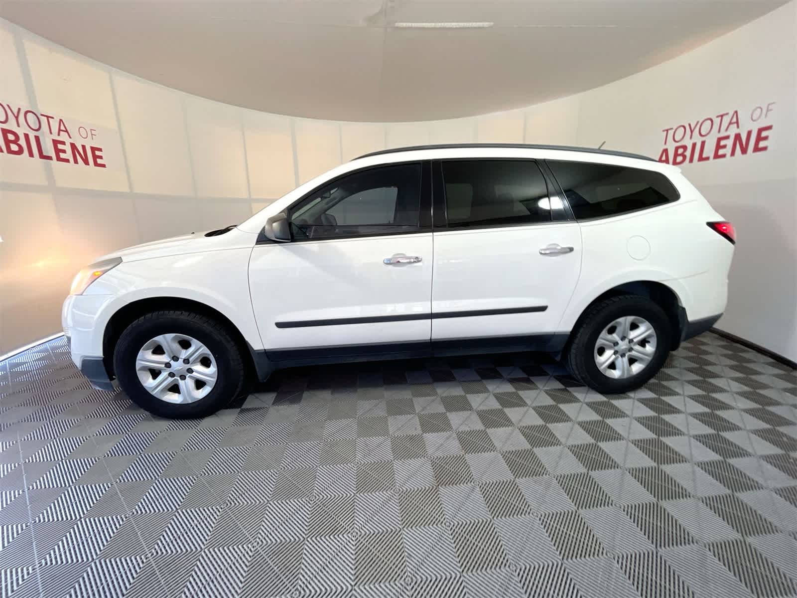 Thumbnail: 2014 Chevrolet Traverse - 2