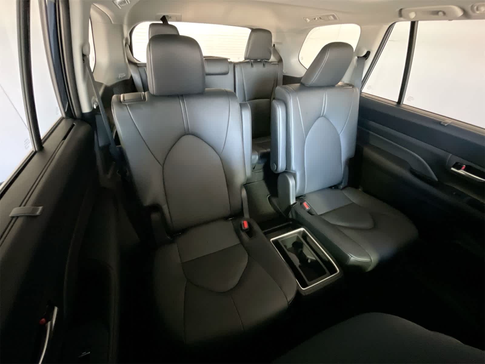 Thumbnail: 2025 Toyota Grand Highlander - 15