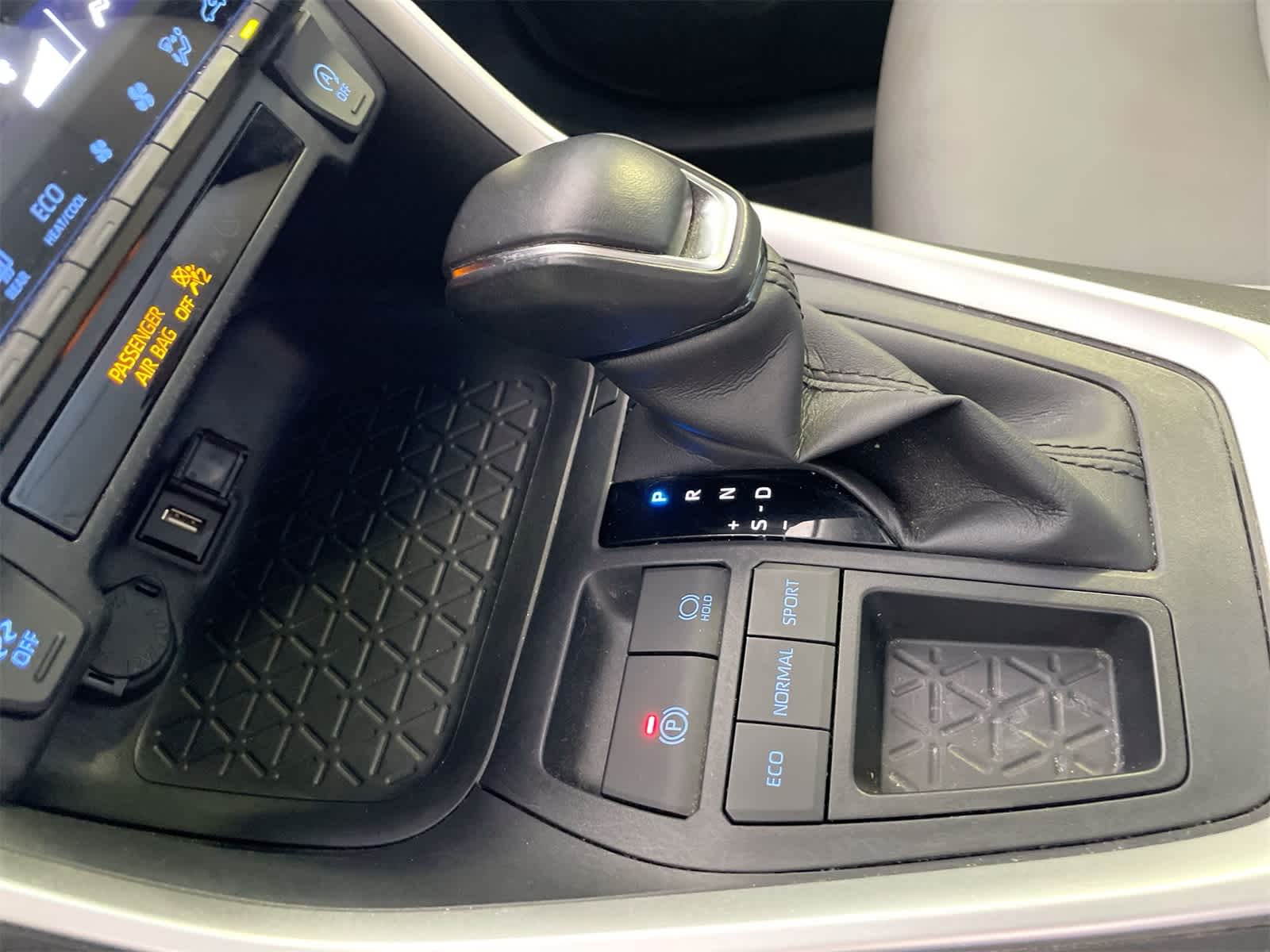 Thumbnail: 2022 Toyota RAV4 - 22