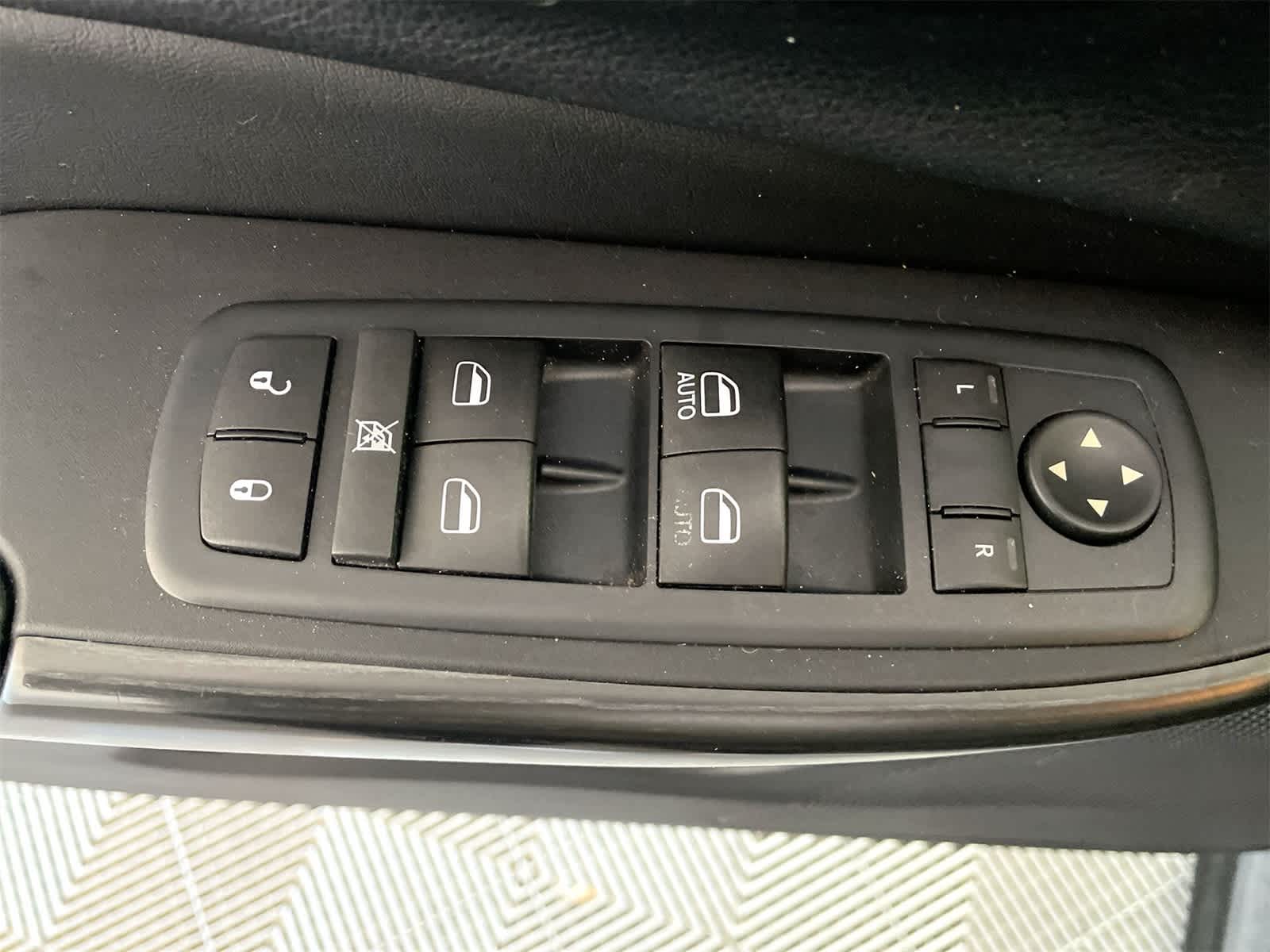 Thumbnail: 2016 Jeep Cherokee - 12