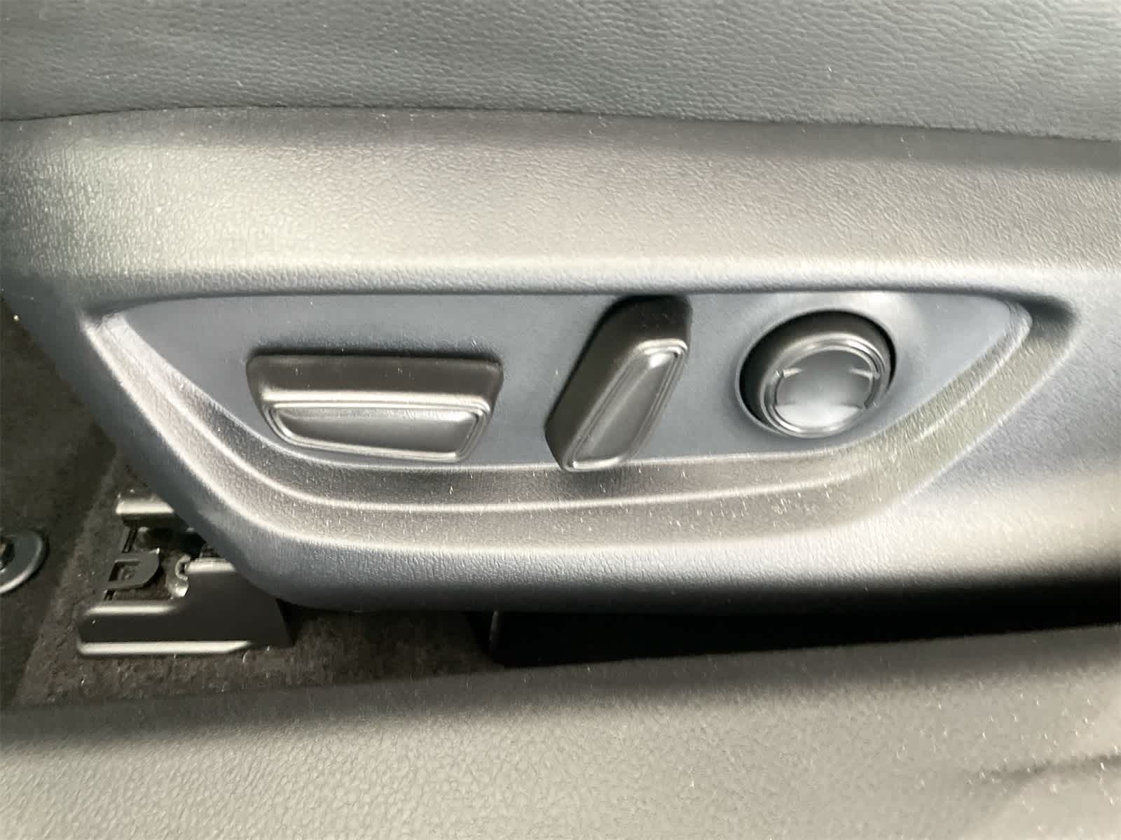 Thumbnail: 2025 Toyota Camry - 10