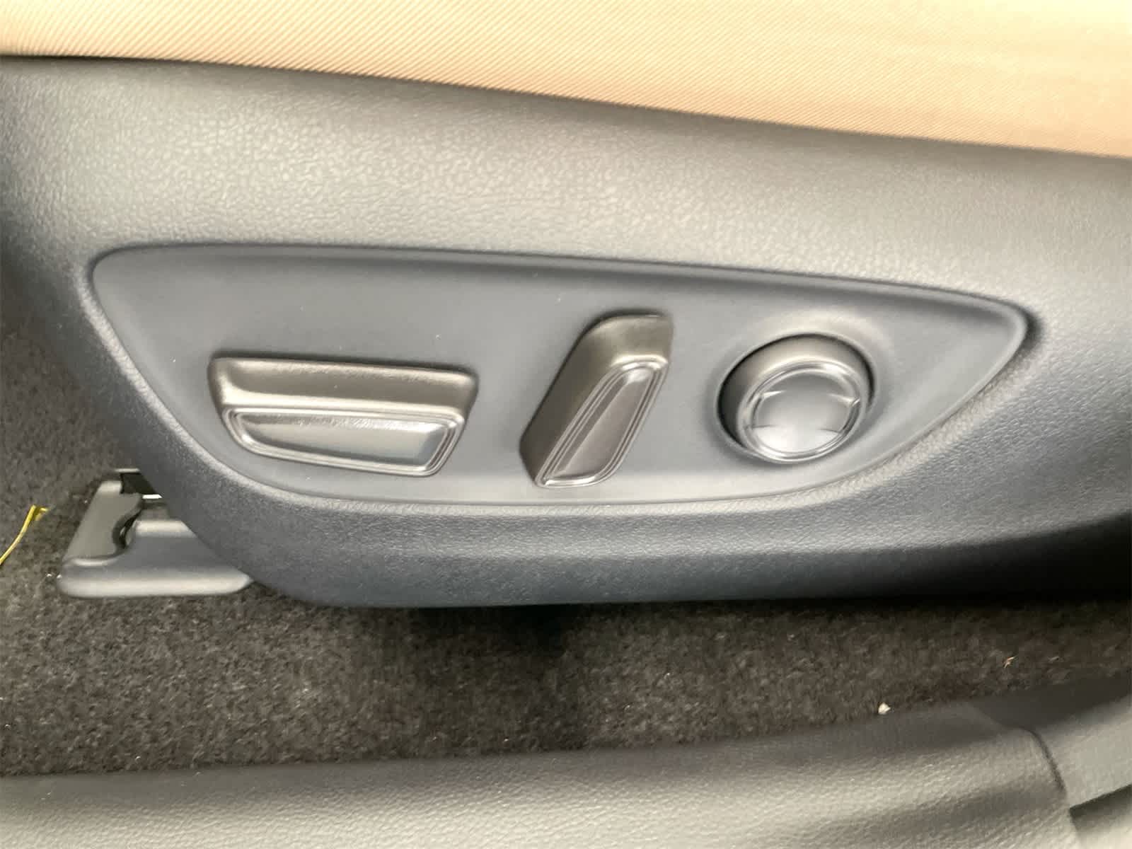 Thumbnail: 2025 Toyota RAV4 - 10