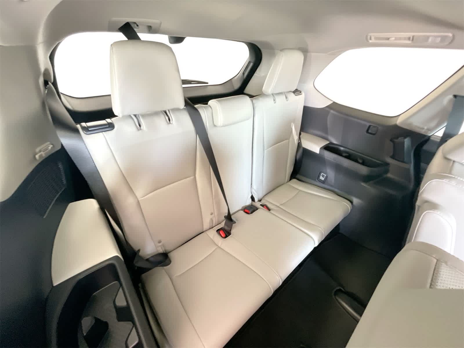 Thumbnail: 2025 Toyota Grand Highlander - 16