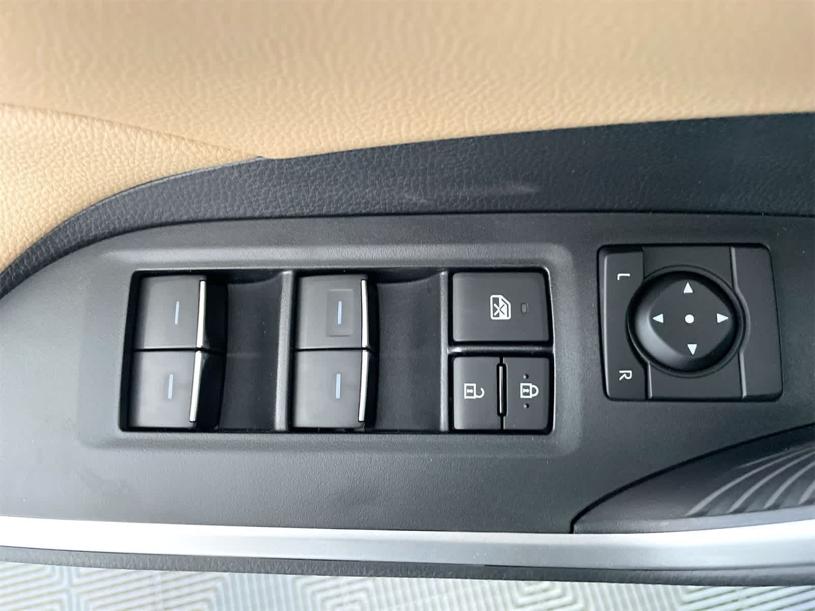 Thumbnail: 2025 Toyota RAV4 - 12