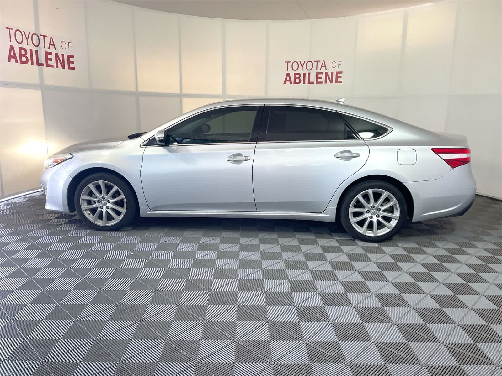 Thumbnail: 2013 Toyota Avalon - 2