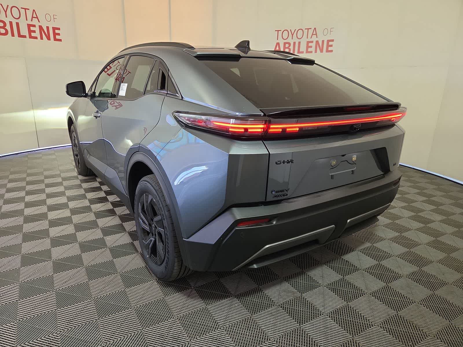 Thumbnail: 2026 Toyota C-HR - 3